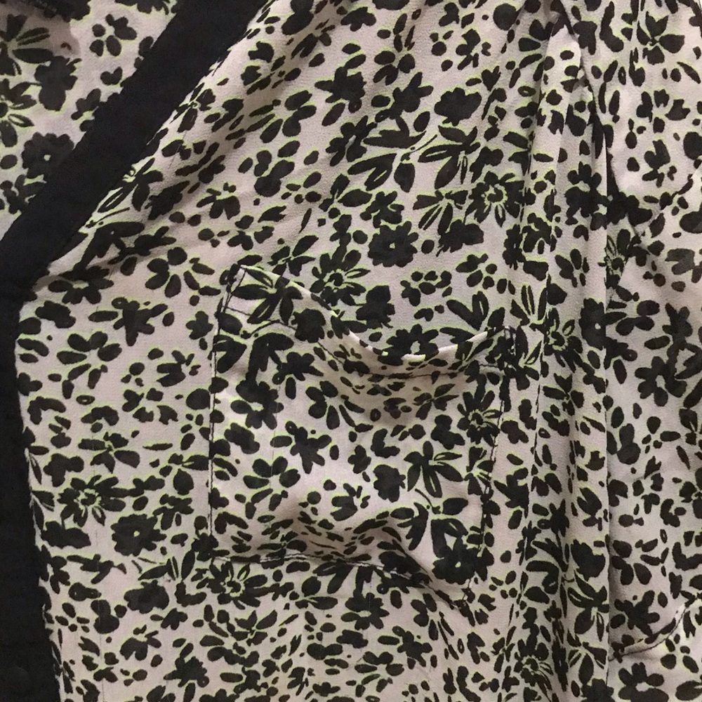 Button down blouse - Picture 3 of 5